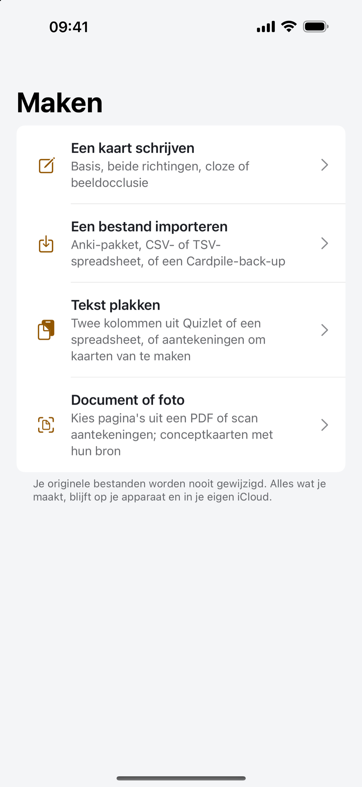 Een geïmporteerd Anki-deck in Cardpile op iPhone, met de kaarten in een lijst en klaar om te leren